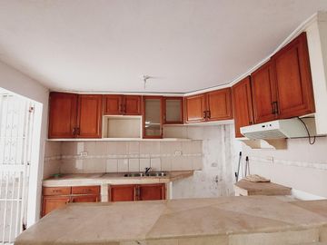 Casa en  venta Urdesa Central, avenida Las monjas conjunto  Reina Victoria GraC.