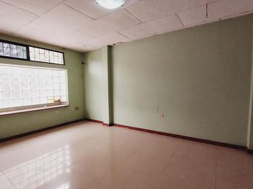 Casa en  venta Urdesa Central, avenida Las monjas conjunto  Reina Victoria GraC.