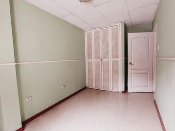 Casa en  venta Urdesa Central, avenida Las monjas conjunto  Reina Victoria GraC.