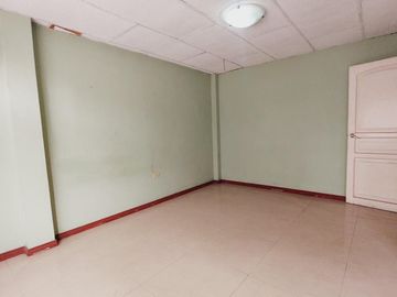 Casa en  venta Urdesa Central, avenida Las monjas conjunto  Reina Victoria GraC.