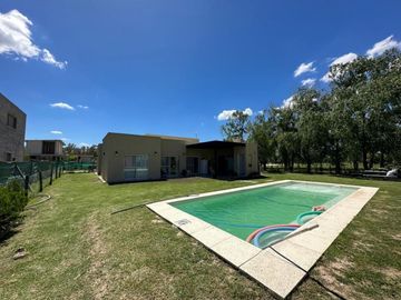 Casa en venta - 3 Dormitorios 3 Baños - 800Mts2 - Ingeniero Maschwitz