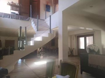 Casa en venta - 4 Dormitorios 4 Baños - 120.000Mts2 - Luján
