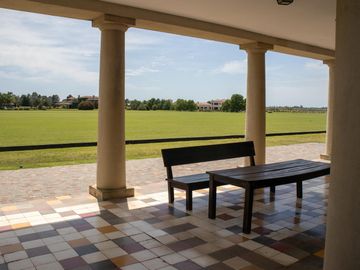 Amplio terreno en Santa María Polo Club