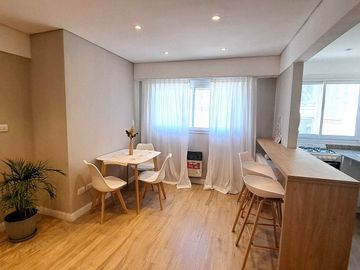 VENDO DEPARTAMENTO 2 AMBIENTES EN ZONA CENTRO COMPLETAMENTE EQUIPADO Y RECICLADO