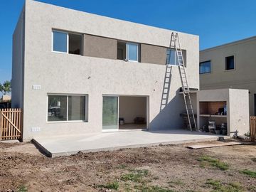 Casa en venta en Pilar del Este, San Ramon