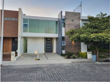 CASA RUBEN NAVARRO FRAC. PARAISO AZUL, ZAMORA MICHOACAN