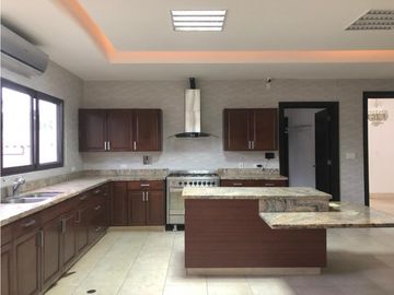 VENTA DE CASA EN COSTA DEL ESTE - PH PASEO DEL PARQUE
