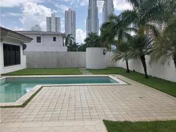 VENTA DE CASA EN COSTA DEL ESTE - PH PASEO DEL PARQUE