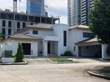 VENTA DE CASA EN COSTA DEL ESTE - PH PASEO DEL PARQUE