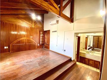 Venta - Casa de Categoria - Costa Azul, Villa Carlos Paz