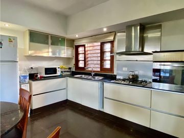 Venta - Casa de Categoria - Costa Azul, Villa Carlos Paz