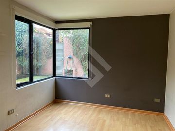 Casa en Venta en Entre Helsby y Onofre Jarpa