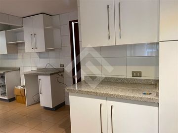 Casa en Venta en Entre Helsby y Onofre Jarpa