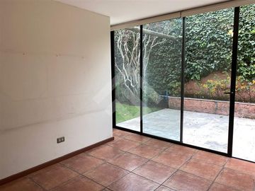 Casa en Venta en Entre Helsby y Onofre Jarpa