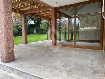 Casa en Venta en Entre Helsby y Onofre Jarpa