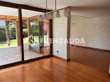 Casa en Venta en Entre Helsby y Onofre Jarpa