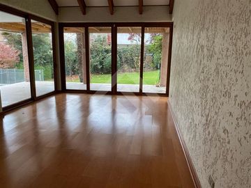 Casa en Venta en Entre Helsby y Onofre Jarpa