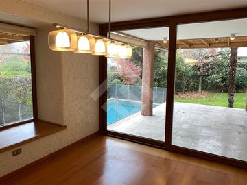 Casa en Venta en Entre Helsby y Onofre Jarpa