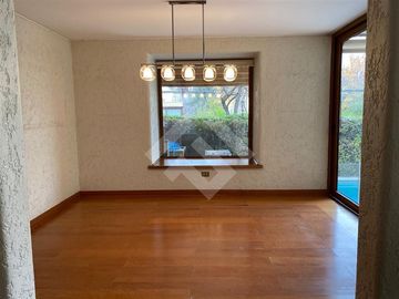 Casa en Venta en Entre Helsby y Onofre Jarpa