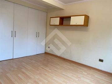 Casa en Venta en Entre Helsby y Onofre Jarpa