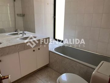 Casa en Venta en Entre Helsby y Onofre Jarpa