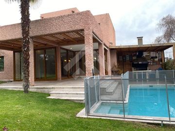 Casa en Venta en Entre Helsby y Onofre Jarpa