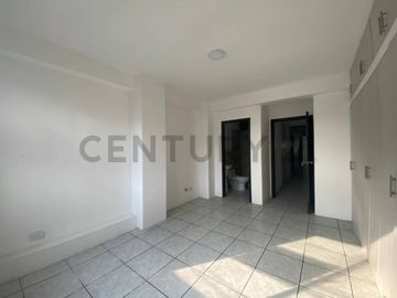 Venta Departamento Remodelado en Edificio Recife, Salinas VerV
