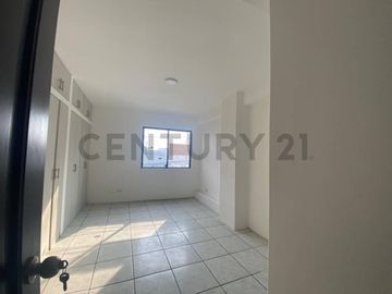 Venta Departamento Remodelado en Edificio Recife, Salinas VerV