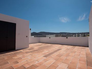 CASA CON ROOF GARDEN EN COTO DUBLIN CAPITAL SUR