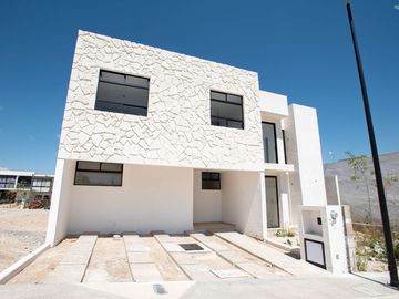 CASA CON ROOF GARDEN EN COTO DUBLIN CAPITAL SUR