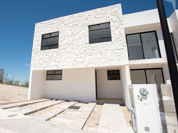 CASA CON ROOF GARDEN EN COTO DUBLIN CAPITAL SUR