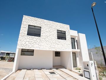 CASA CON ROOF GARDEN EN COTO DUBLIN CAPITAL SUR