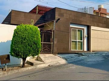 CASA EN VENTA EN COL. ALTAVISTA EN MONTERREY