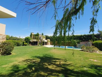 Casa en venta en Chacras de Coria