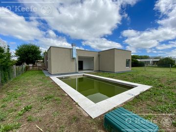 Casa en venta 4 ambientes  barrio cerrado  Barrancas de Iraola. Hudson. Berazategui. Apto credito!