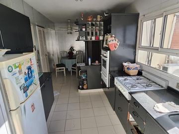 Departamento en venta, 3 ambientes c/ dependencia. Balcón aterrazado. A mts de Subte B. Acevedo al 300. Villa Crespo