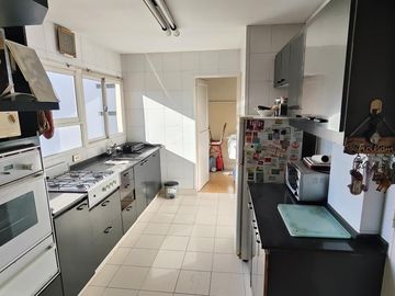 Departamento en venta, 3 ambientes c/ dependencia. Balcón aterrazado. A mts de Subte B. Acevedo al 300. Villa Crespo