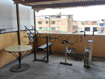 LINDA CASA EN VENTA DE 3 PISOS EN CONDOMINIO CERRADO EN CHORRILLOS