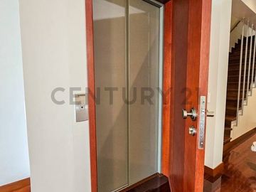 265m²  en el Exclusivo Condominio NUEVO RANCHO DE MIRAFLORES