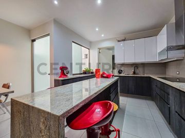 265m²  en el Exclusivo Condominio NUEVO RANCHO DE MIRAFLORES