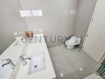 265m²  en el Exclusivo Condominio NUEVO RANCHO DE MIRAFLORES