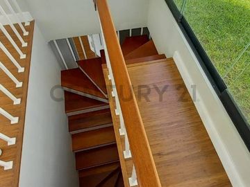 HERMOSO DUPLEX  EN SAN ISIDRO FRENTE AL PARQUE