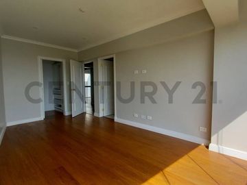 HERMOSO DUPLEX  EN SAN ISIDRO FRENTE AL PARQUE