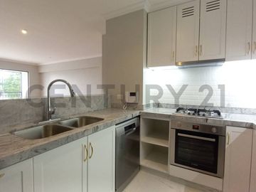 HERMOSO DUPLEX  EN SAN ISIDRO FRENTE AL PARQUE