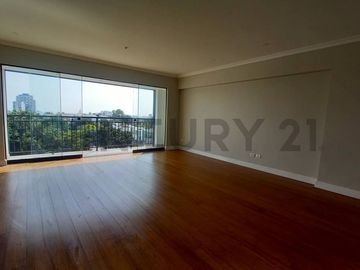 HERMOSO DUPLEX  EN SAN ISIDRO FRENTE AL PARQUE