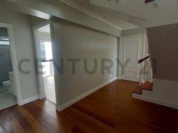 HERMOSO DUPLEX  EN SAN ISIDRO FRENTE AL PARQUE