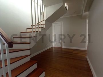 HERMOSO DUPLEX  EN SAN ISIDRO FRENTE AL PARQUE