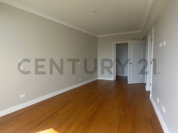 HERMOSO DUPLEX  EN SAN ISIDRO FRENTE AL PARQUE