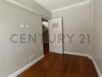 HERMOSO DUPLEX  EN SAN ISIDRO FRENTE AL PARQUE