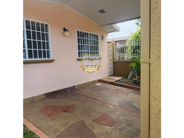 VENTA DE CASA CON LNEA BLANCA EN BRISAS DEL GOLF